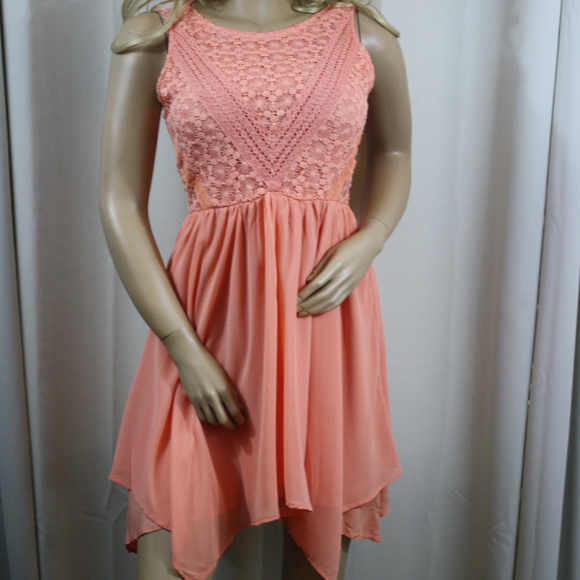 Esley Dresses & Skirts - Layered Hankerchief Hem Dress Lace Bodice